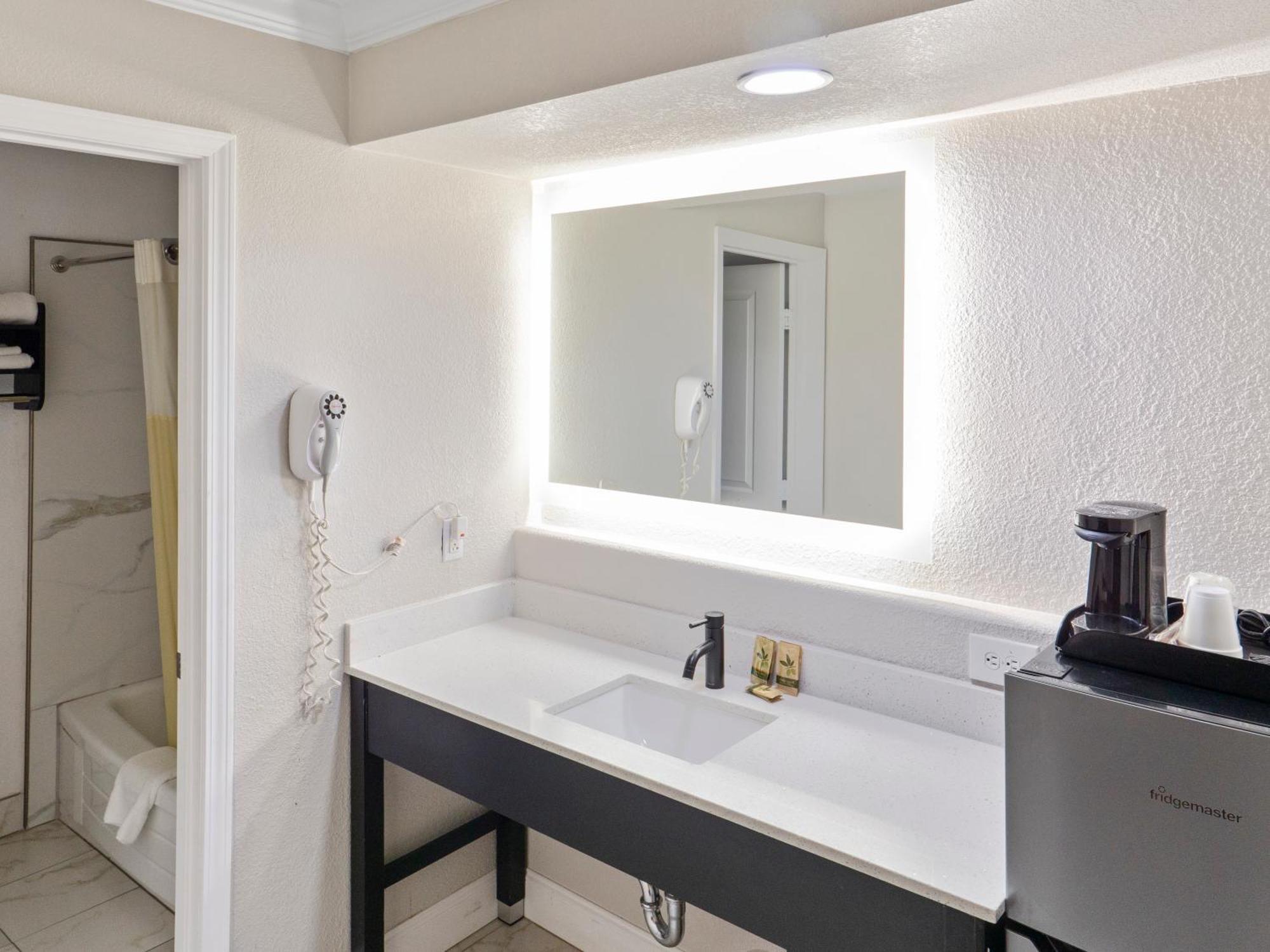 Dream Inn Fresno Bagian luar foto