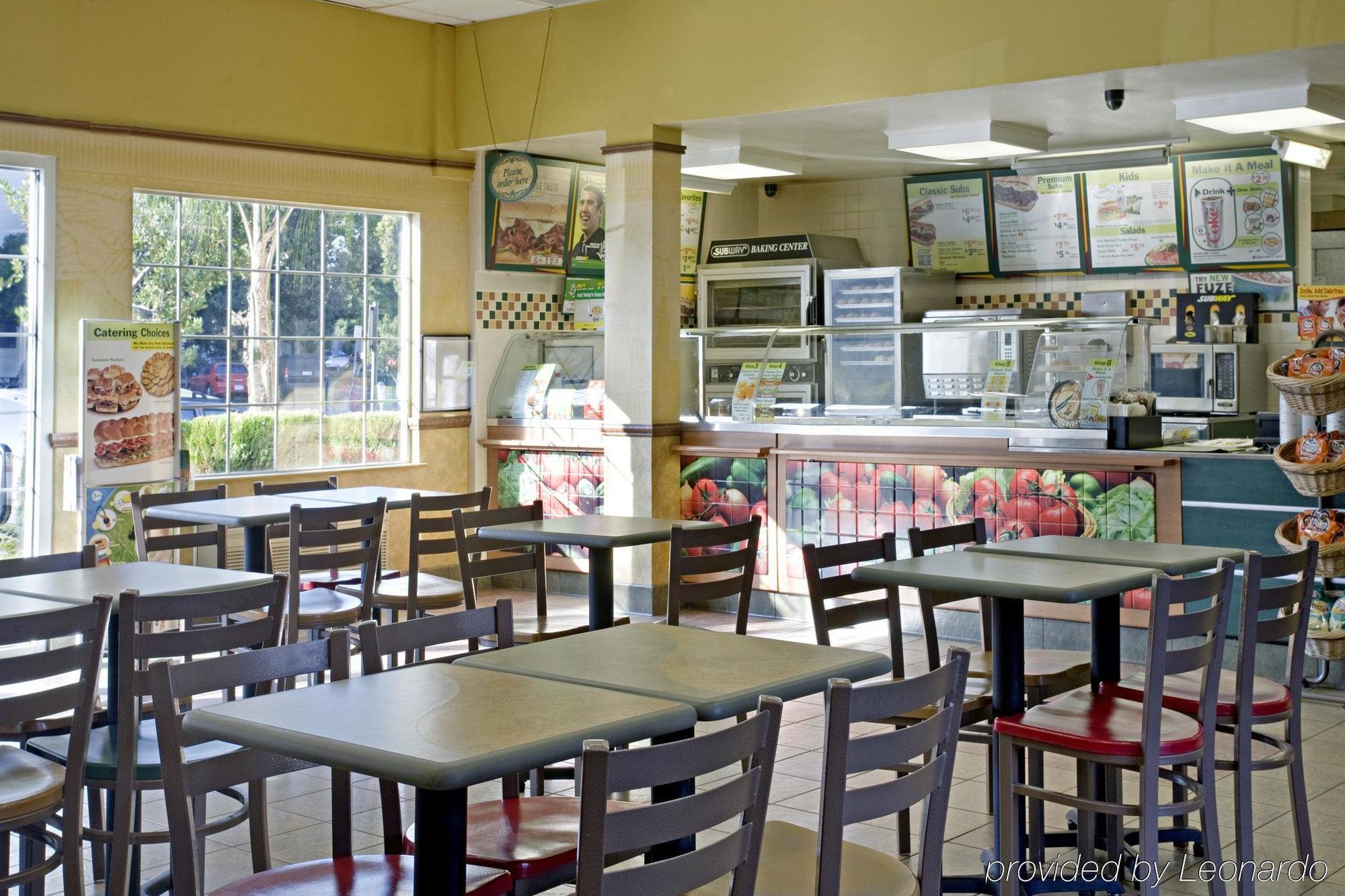 Dream Inn Fresno Restoran foto