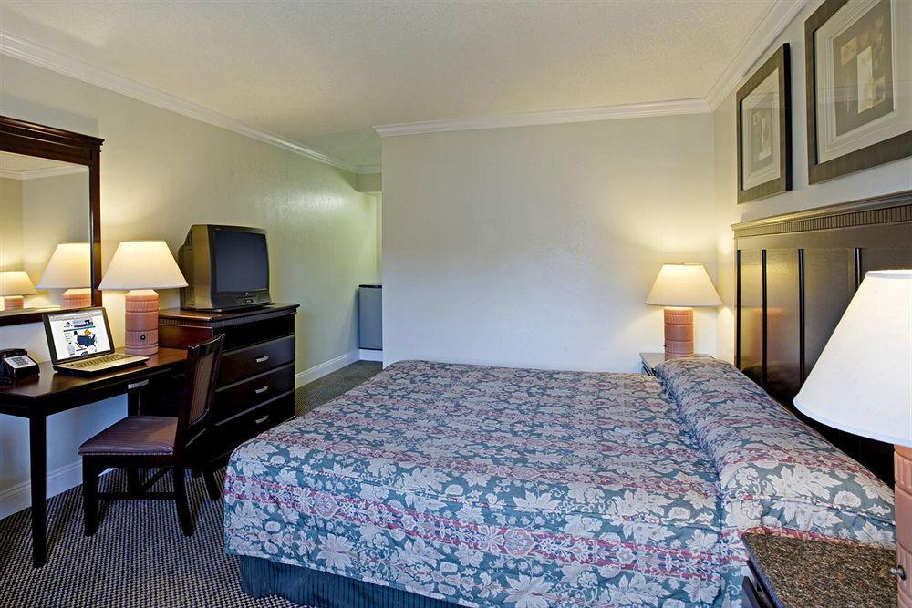 Dream Inn Fresno Ruang foto